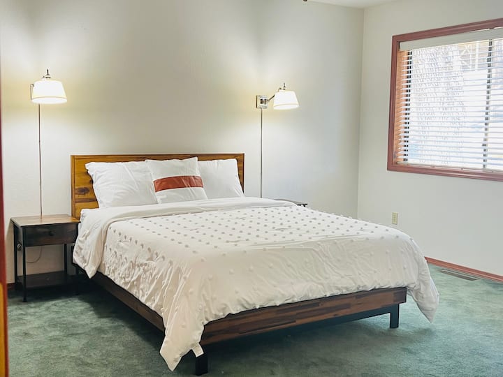 ห้องนอนชั้นล่าง