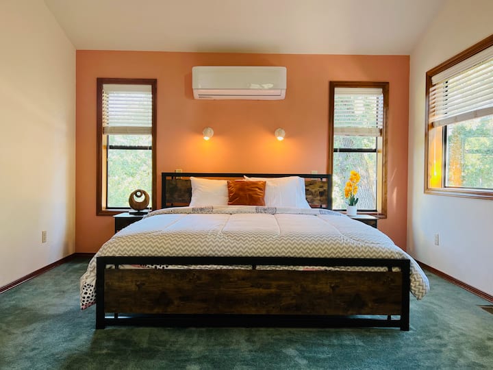 ห้องนอนระดับลอฟท์ (เตียงคิงไซส์)