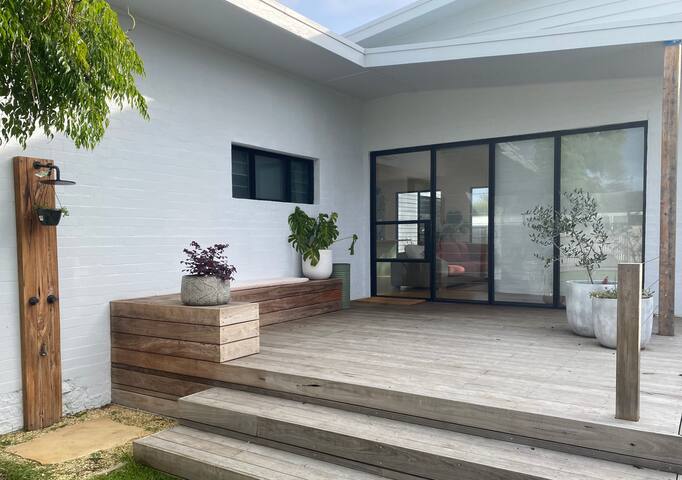 Family friendly home, walking distance to beach gallery image 3