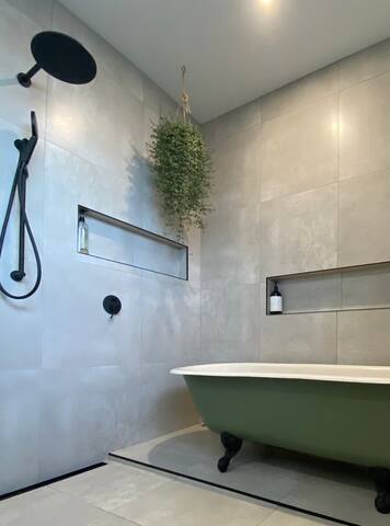 Family friendly home, walking distance to beach gallery image 2