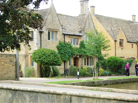 Cotswold House overlooking the river with parking