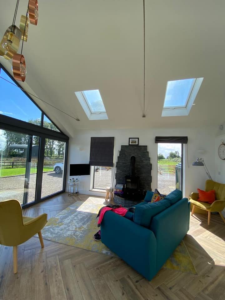 Cottage With
Lake Views - County Clare