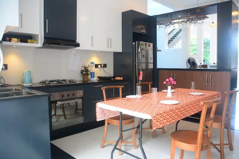 Concey Transit Hotel with Breakfast