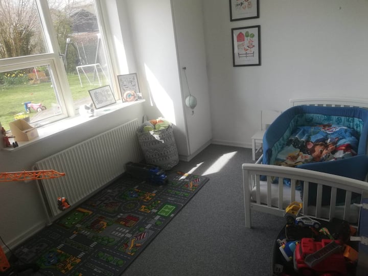 Værelse 3, med juniorseng.