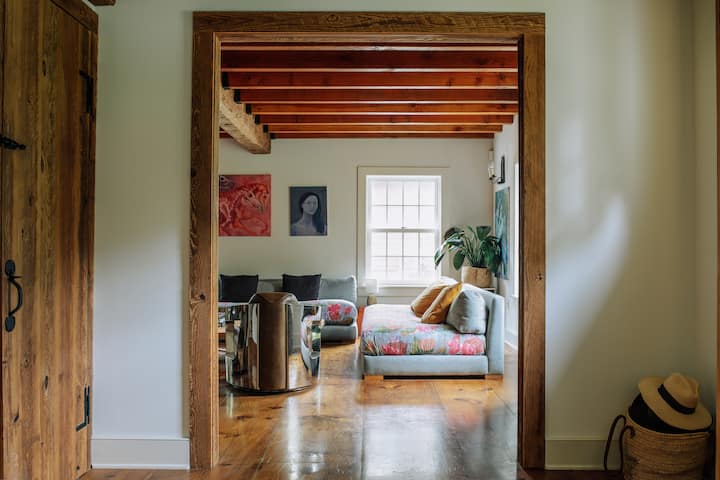 الذهاب إلى غرفة المعيشة.