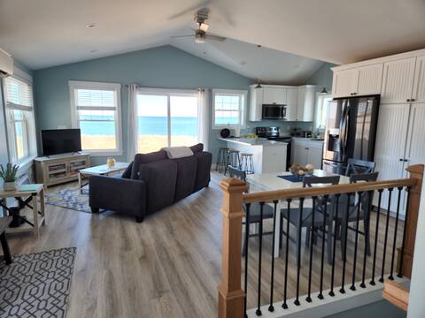 Beautiful ocean front house on Hills Beach