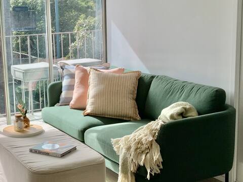 Parking+Balcony-Pretty Little Eastern Suburbs Pad