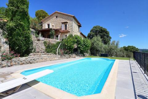Domaine avec piscine et vue exceptionnelle