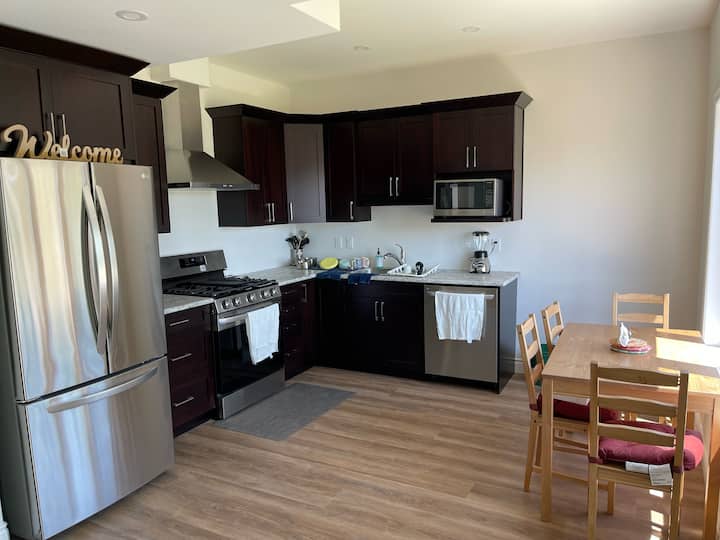 3 BR Cottage at footsteps of Presqu'ile Park. Cottages for Rent in