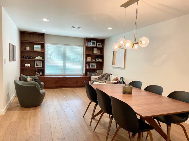 Elegant indoor-outdoor mid-century home home gallery image 5