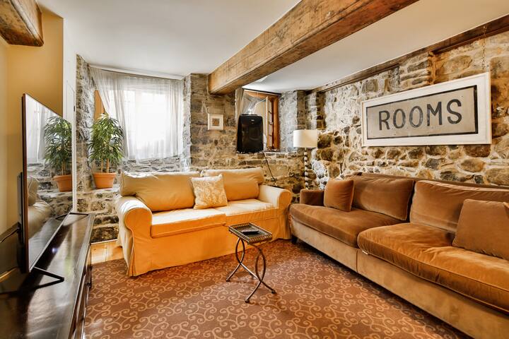 1 FREE Parking | Majestic Old Port Gem | MUST Stay gallery image 2