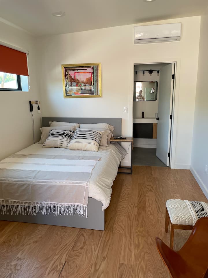 Newly Built Guest Studio With Private Yard - Santa Monica, CA