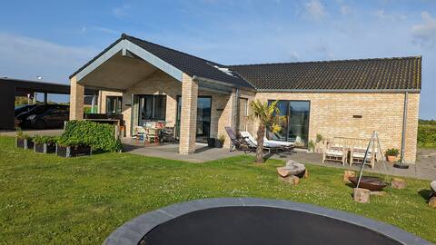 Family-friendly new house in quiet area