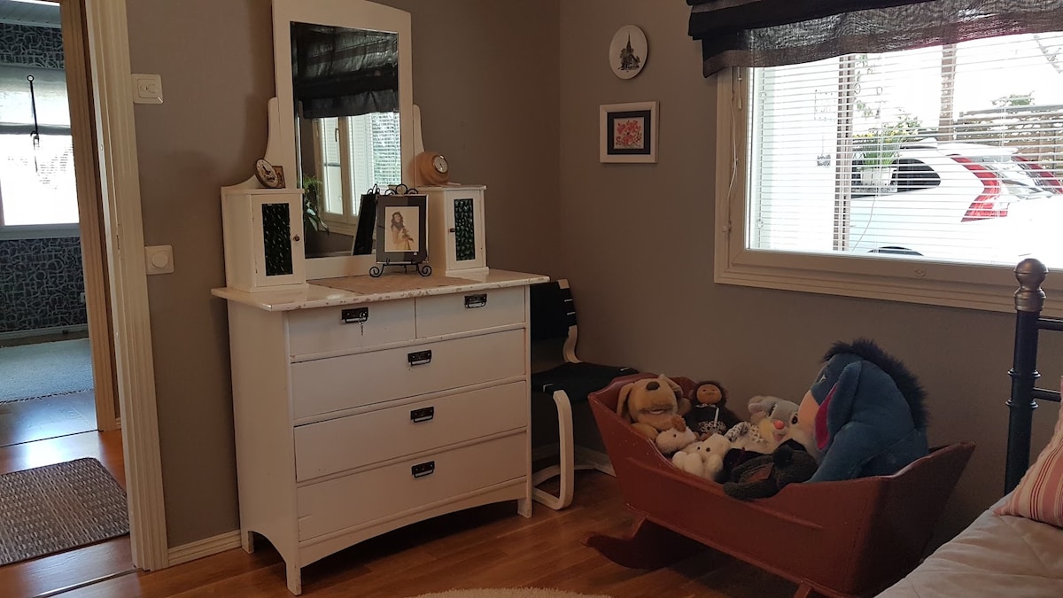 غرفة نوم 2: 10 متر مربع، سرير أريكة قابل للتمديد 160 سم، مساحة هادئة/تأمل.