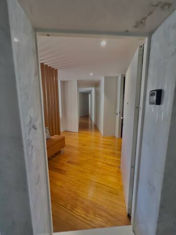 Stunning 4 bedroom apartment – fantastic location! gallery image 3