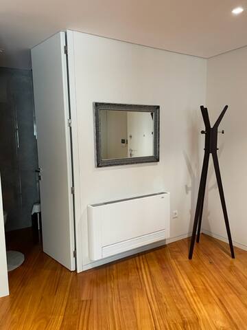 Stunning 4 bedroom apartment – fantastic location! gallery image 5