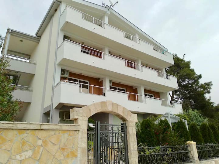 Lovely 2 Bedroom Apartment With Sea View - Monténégro