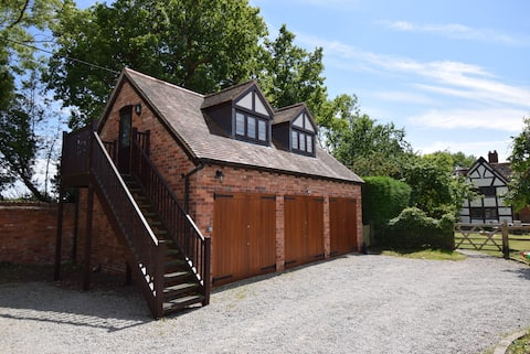 Successful Airbnb property: Studio annexe with double bed and kitchenette in Warwickshire