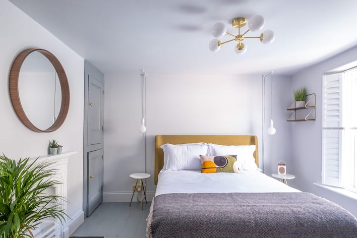 Slaapkamer op de tweede verdieping met supercomfortabel kingsize bed