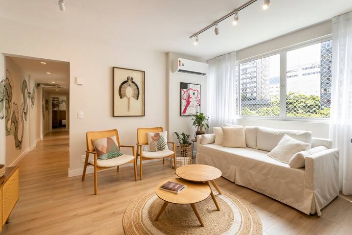 Stay in Leblon: 3-bedroom beach paradise gallery image 3