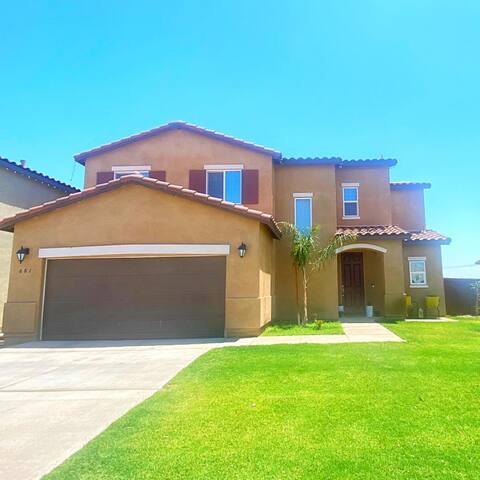 Las Lomas Home/3 bedroom home/2.5 bath/ big patio