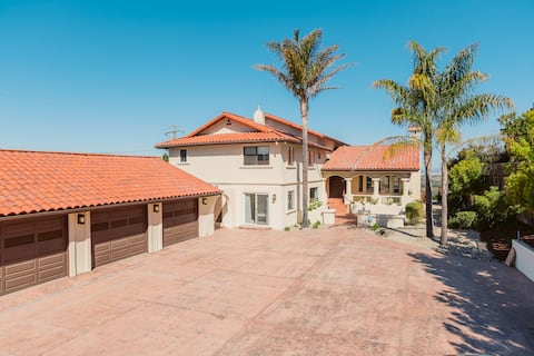Stunning 8 Bedroom Oceanview Villa with Pool & Spa