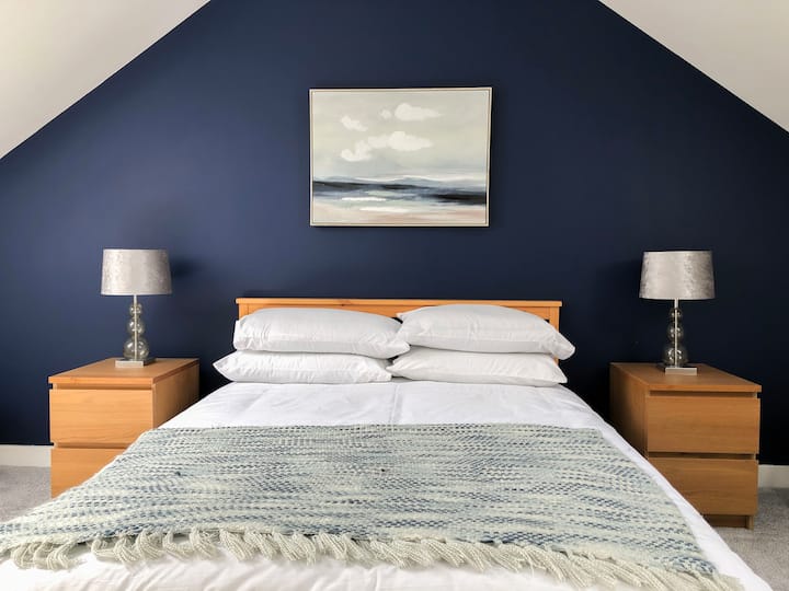 Light & Spacious Loch Lomond Loft Apartment Condominiums for Rent in