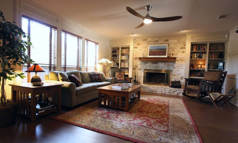 Barton Springs Home with Very Large Pool & Yard! gallery image 4