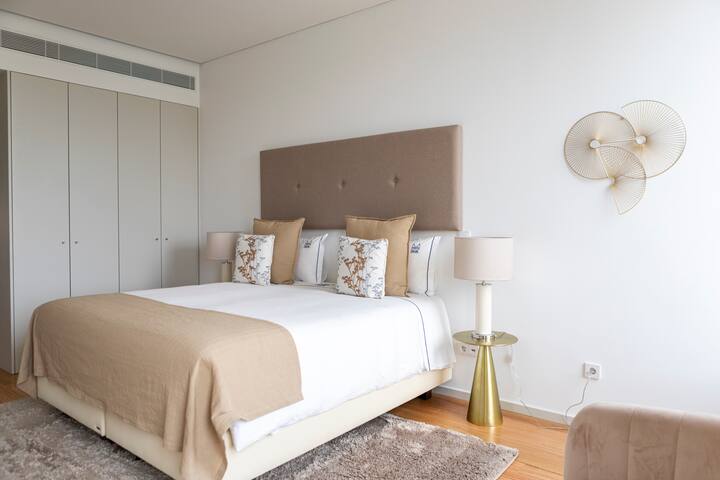 Luxurious Modern Apartment for a family gallery image 4