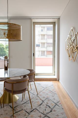 Luxurious Modern Apartment for a family gallery image 2