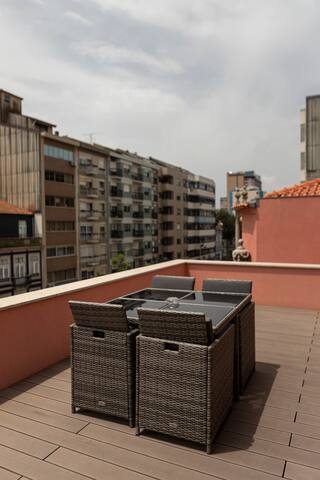 Luxurious Modern Apartment for a family gallery image 5