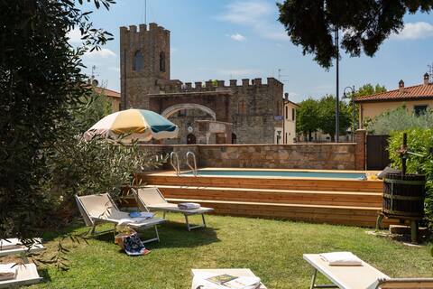 VILLA FRACASSINI, Private Villa in Tuscan Town