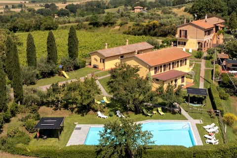 Top performing Airbnb: house for 2 people with pool and wifi in Montepulciano