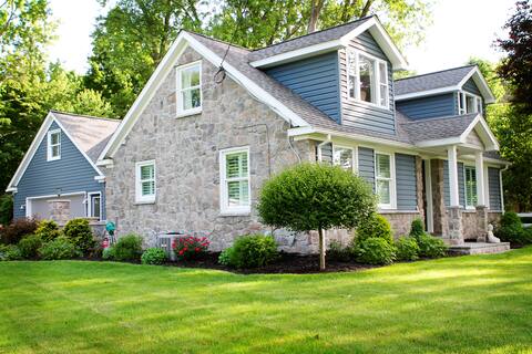 Lakeview Luxury, Lakewood 4 bdrm 2 full 2 1/2 bath