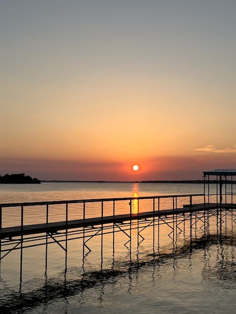 Beautiful lakefront house in private woods