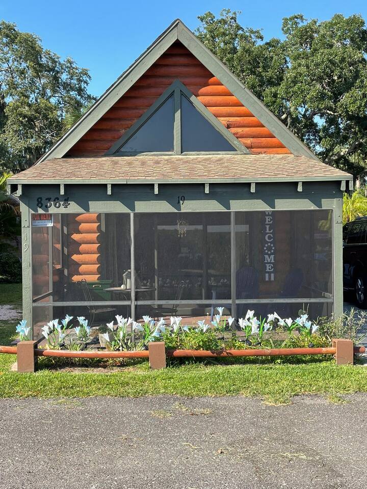 Beautiful waterview cabin access Lake Okeechobee Cabins for Rent in Okeechobee, Florida