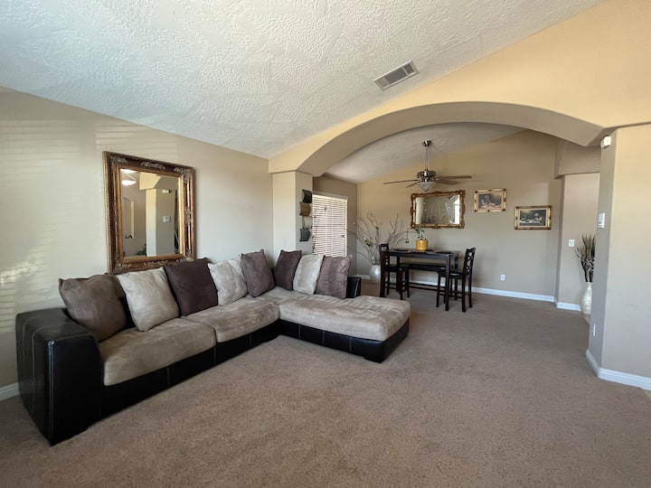 Your Comfy Home Away From Home. - Barstow, CA