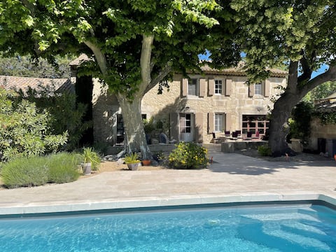 Provencal farmhouse with the charm of the stone-climatized 4ps