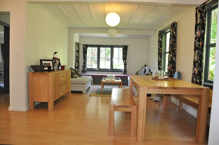 Charming Rose Cottage, Akaroa - Duvauchelle