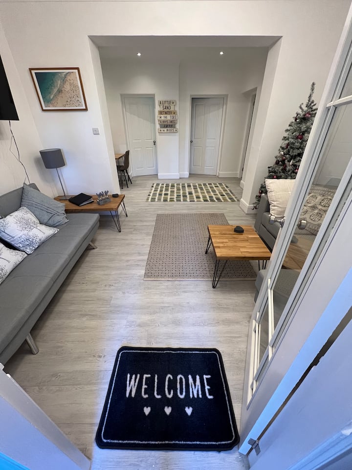Large Three Bed Two Bath Flat In Central Torquay - Paignton