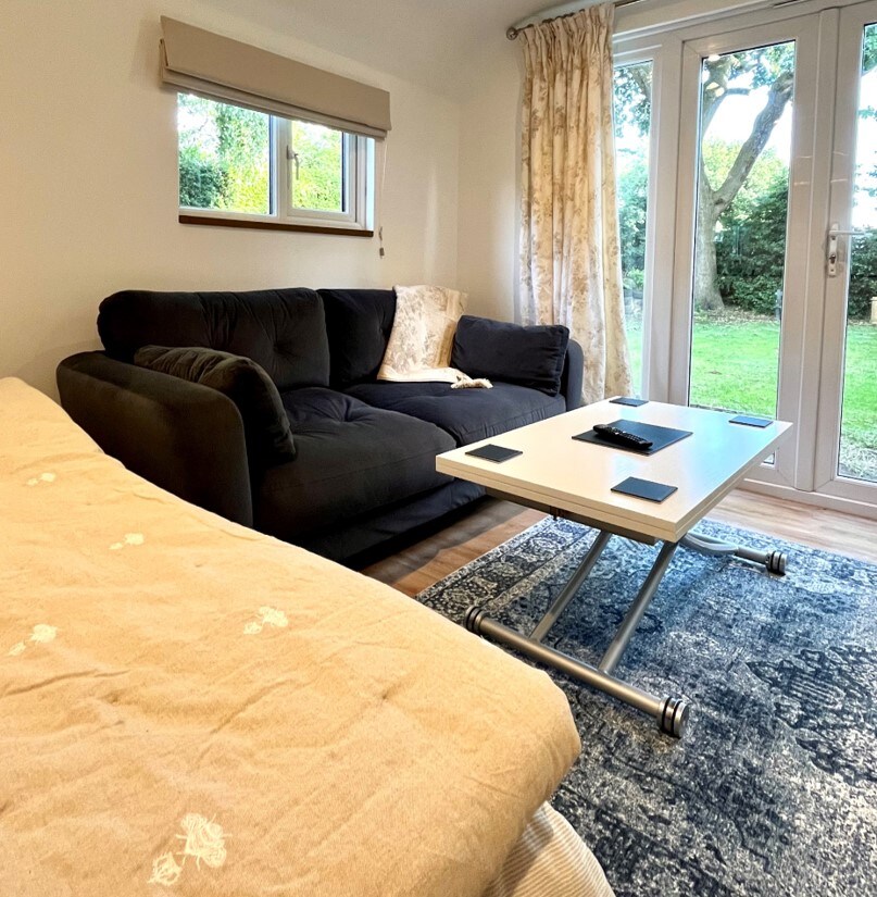Top Airbnb: New studio annex with private garden and parking a Cheshire East