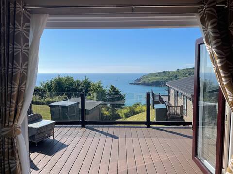 Luxury 3 Bedroom Lodge Overlooking St Mary's Bay