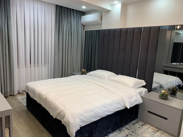 3 bedroom luxury condo gallery image 4