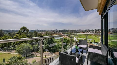 Serene Golfview Bliss: AC Pool Fast Wi-Fi