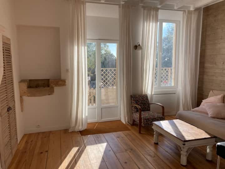 Gîte Entre Vignes Et Forêt Avec Vue Sur La Vallée - Gironde
