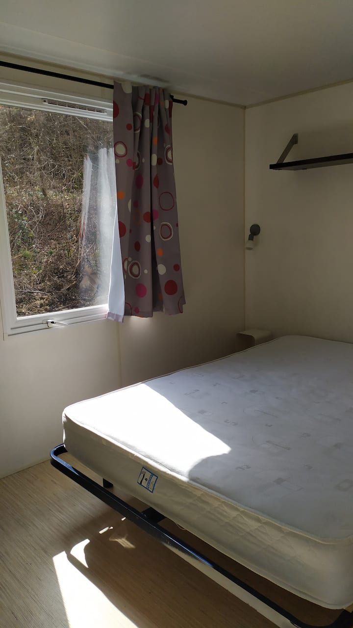 Izba s manželskou posteľou