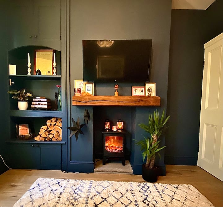 Cosy 2 Bed Quirky Country Cottage - Yorkshire Wildlife Park