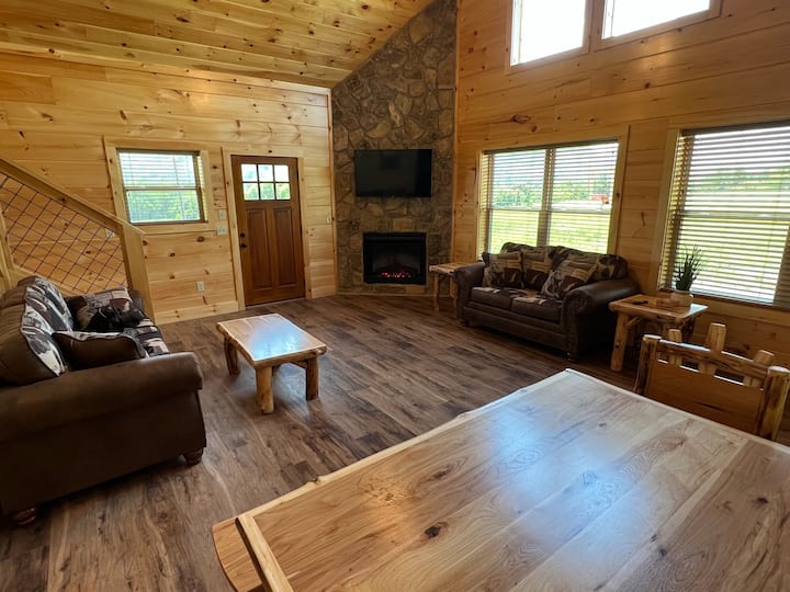 Smoky Mountains Cabin W/ Hot Tub & Cozy Fireplace - Cosby, TN