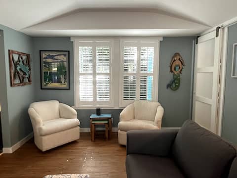 Top Airbnb: Cozy Cottage for Lovers in Gulfport