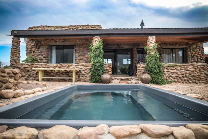 Cosy 2 bedroom cottage with beautiful views